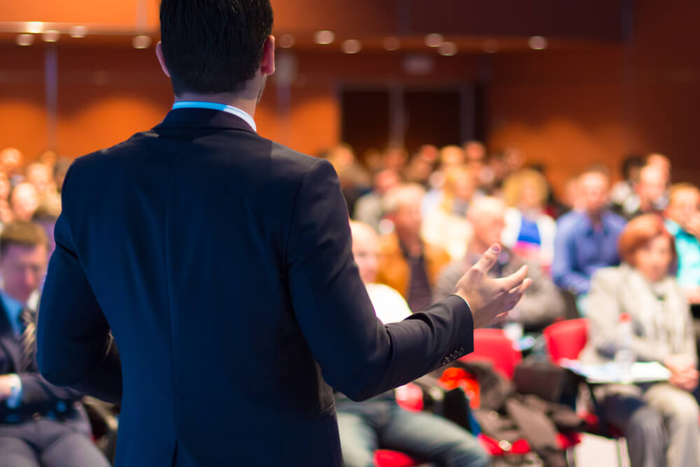Saiba como tornar sua palestra única e engajar o público